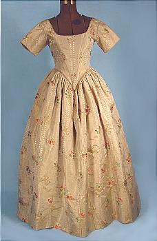 old fashioned dresses 1800